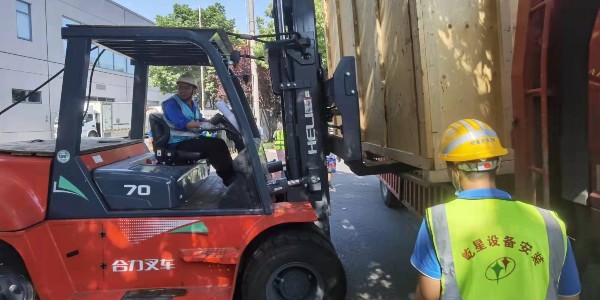 上海工廠生產(chǎn)設(shè)備安裝選擇設(shè)備安裝公司時需要注意什么