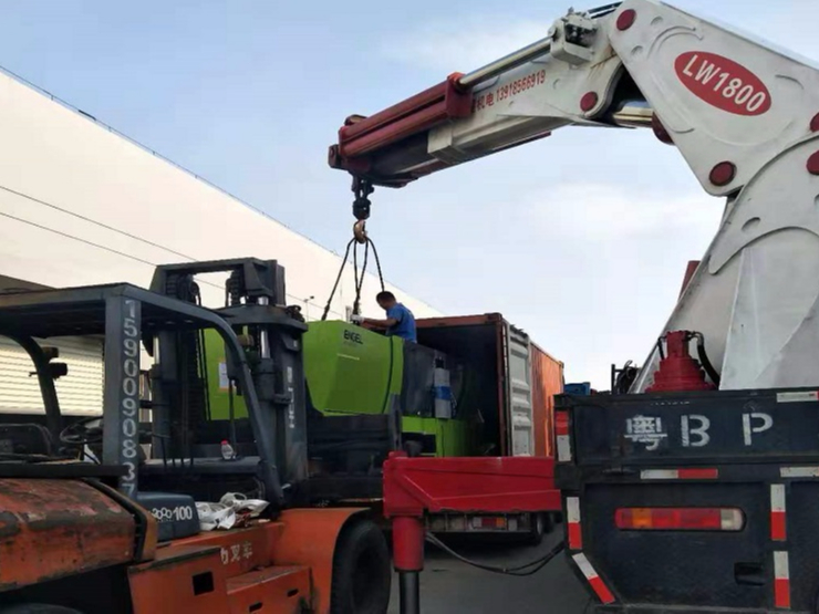 恩格爾注塑機(jī)卸柜到位