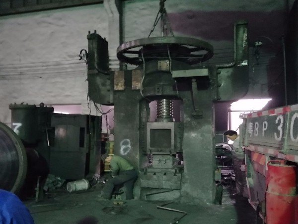 大型壓力機(jī)拆卸搬運(yùn)安裝