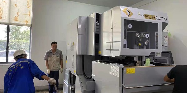 大型工業(yè)設(shè)備搬運需要用到哪些設(shè)備？大型吊裝公司為您講解